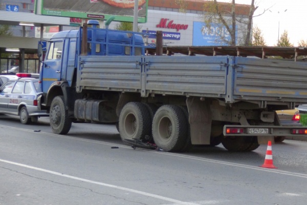 В Екатеринбурге грузовик сбил ребенка-велосипедиста - Фото 1