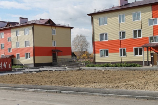 Власти Свердловской области не спешат приводить в порядок «новые аварийные дома» для переселенцев - Фото 1