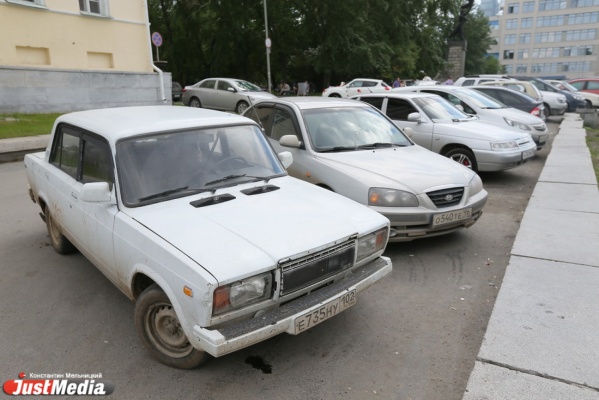 Продажи автомобилей в Екатеринбурге «просели» на 43% - Фото 1