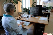 «У врачей зарплата сократилась в два раза, у главврача выросла в пять раз!» Свердловский минздрав переходит на новую систему оплаты труда