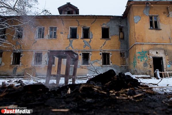 Свердловская область оказалась в лидерах по количеству жалоб на аварийное жилье - Фото 1