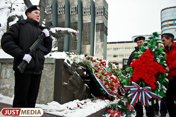 Траурный митинг в память военнослужащих, погибших на Северном Кавказе, пройдет возле «Черного Тюльпана» - Фото 1