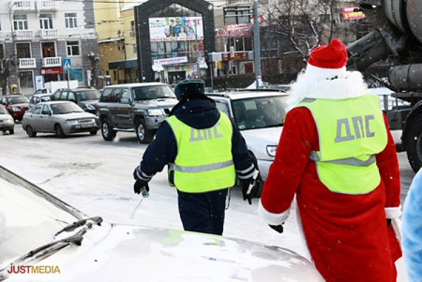 В новогодние каникулы на улицы выведут максимальное количество полицейских, частных охранников и дружинников — для безопасности граждан - Фото 1
