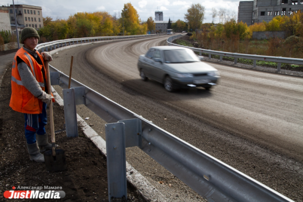 В Свердловской области за минувший год на средства регионального бюджета построено и отремонтировано почти 200 км автодорог - Фото 1