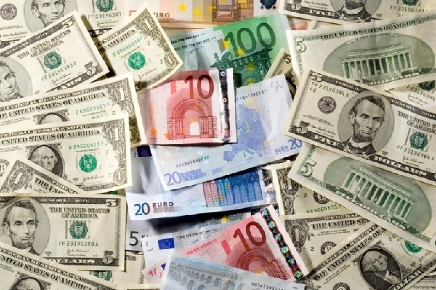 Доллар евро российский. Доллар и евро. Доллар евро рубль. Доллары в рубли. Доллары и евро картинки.