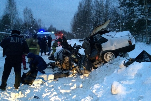 Под Верхним Тагилом в страшном ДТП по вине пьяного водителя «Тойоты» два человека погибли и три пострадали - Фото 1
