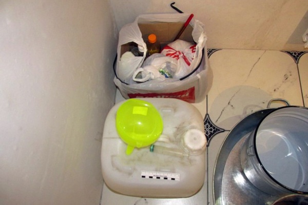 Житель Екатеринбурга организовал нарколабораторию в квартире друзей - Фото 1