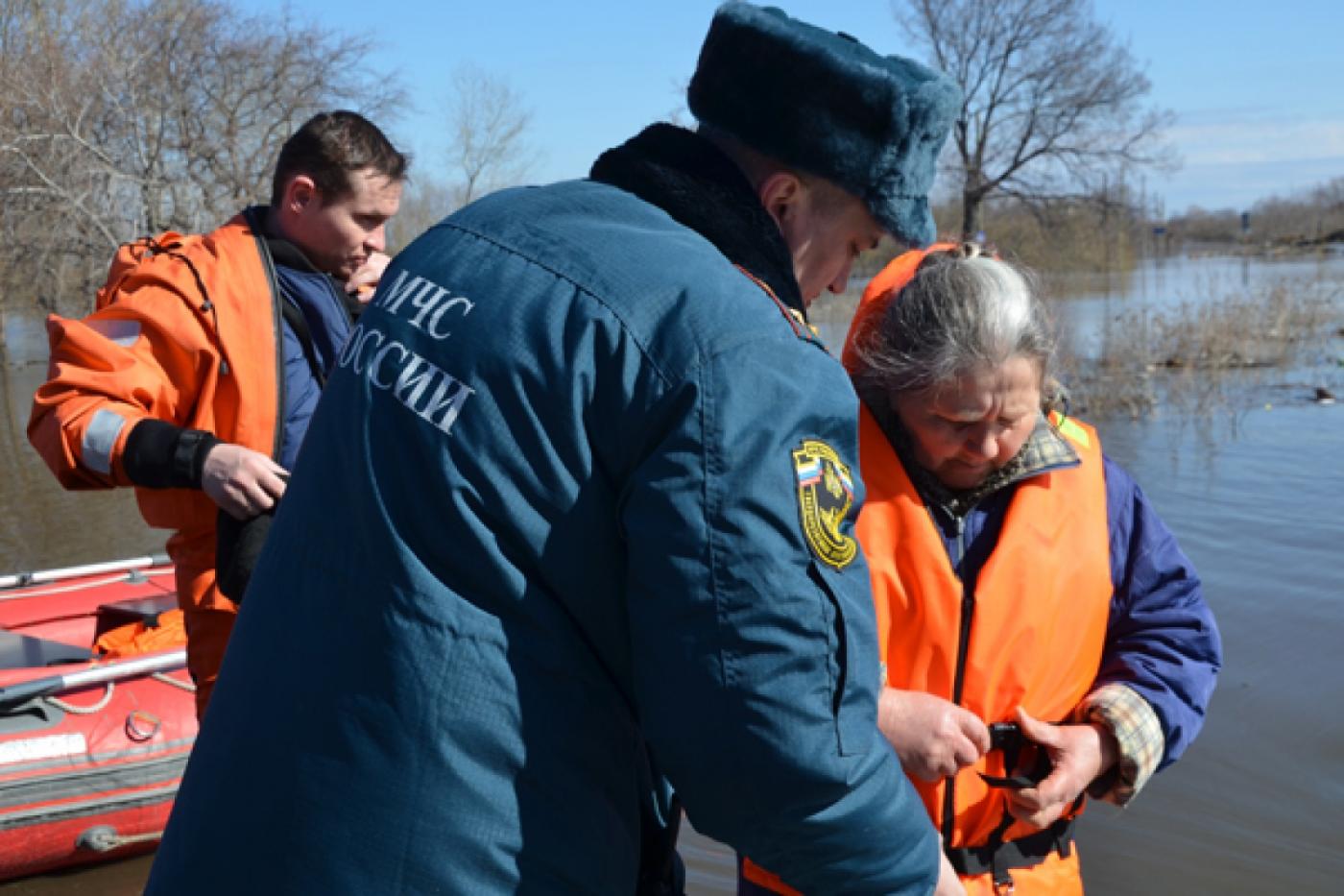 Из затопленных районов Ирбита эвакуируют людей - Фото 1