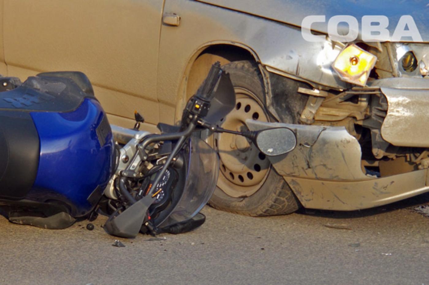 В ДТП возле «Радуга-Парка» серьезные травмы получил мотоциклист - Фото 1