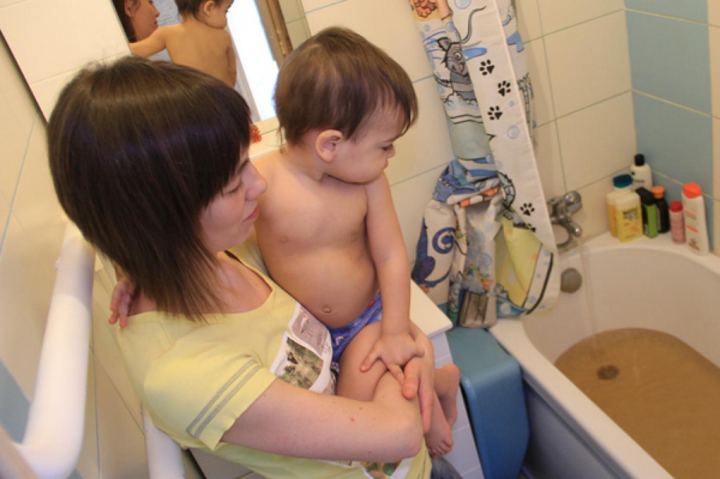 Тысячи екатеринбуржцев требуют снизить тарифы на горячую воду - Фото 1