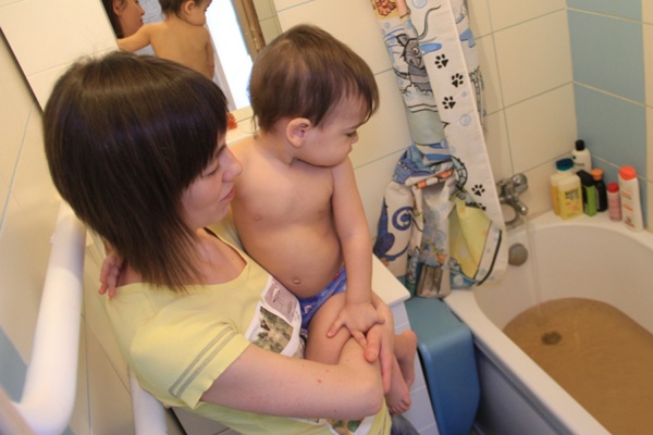 Тысячи екатеринбуржцев требуют снизить тарифы на горячую воду