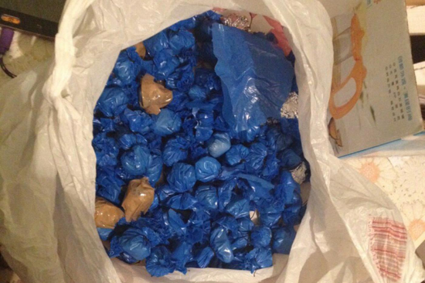 Сотрудники Уральской оперативной таможней изъяли более килограмма героина - Фото 1