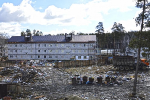 Свердловские власти продолжают переселять людей из барков в бараки. Жильцы пышминских ветхих домов боятся новоселья. ФОТО