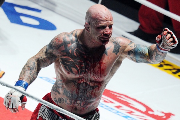 Анархист-коммунист Джефф Монсон впервые прилетит в Екатеринбург на мега-бой с уральцем