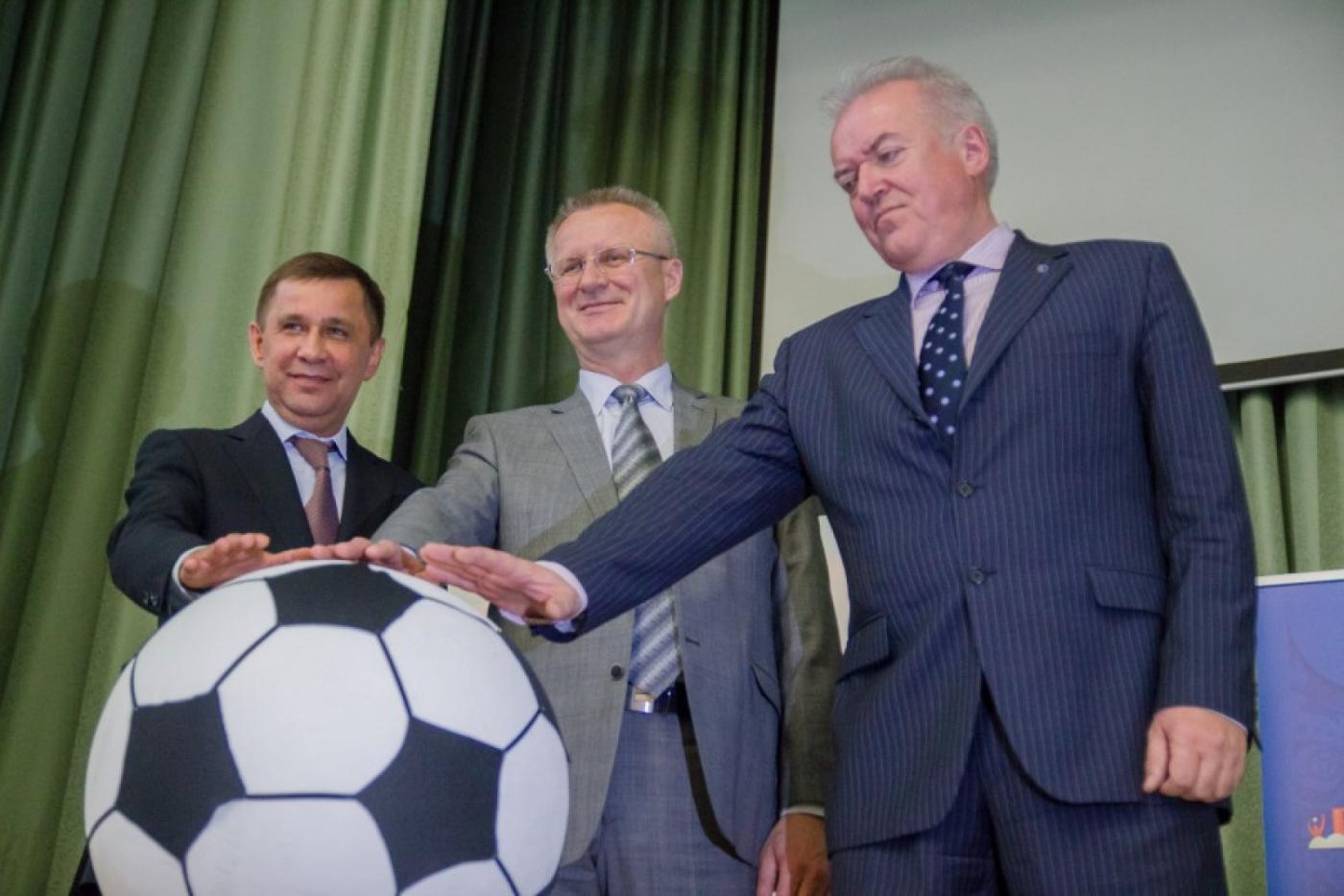 Старт дан! В Екатеринбурге начали набирать волонтеров к ЧМ-2018 - Фото 1