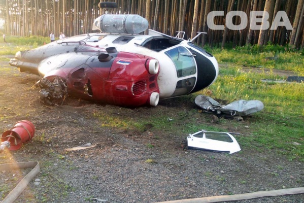 В Екатеринбурге на территории больницы рухнул вертолет. ФОТО и ВИДЕО с места ЧП