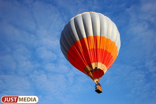 Уральский парикмахер сделает стрижку на высоте почти 4000 метров во время полета на воздушном шаре