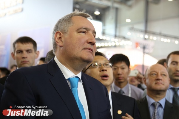 Приезд Рогозина затмил визит Медведева на ИННОПРОМ. ФОТО