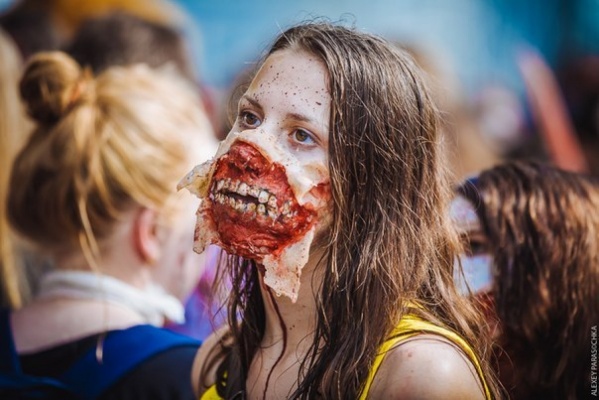 «Не приставайте к прохожим и не доводите бабушек до инфаркта». Екатеринбург готовится к параду живых мертвецов