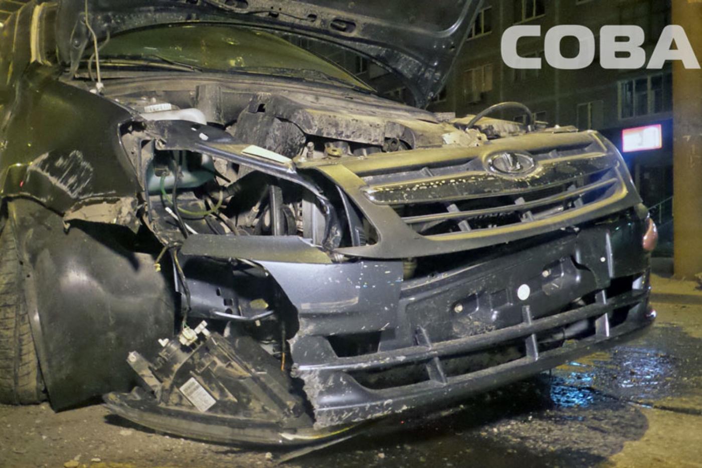 Водитель LADA Granta уснул за рулем и протаранил столб. ФОТО - Фото 1