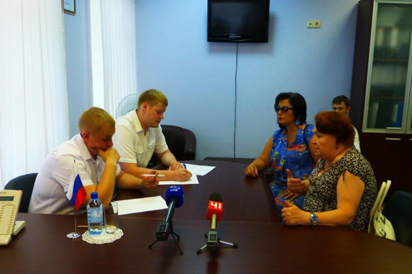 Свердловские единороссы начали принимать жалобы жителей области на цены в магазинах - Фото 1