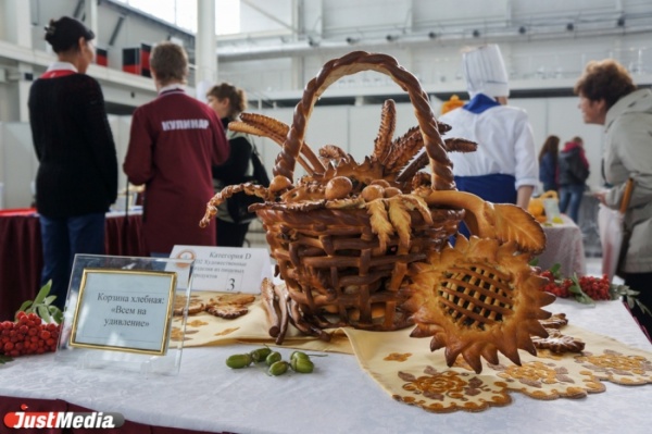 От розовых помидоров до экологически чистой колбасы: в Екатеринбурге открылся традиционный агрофорум