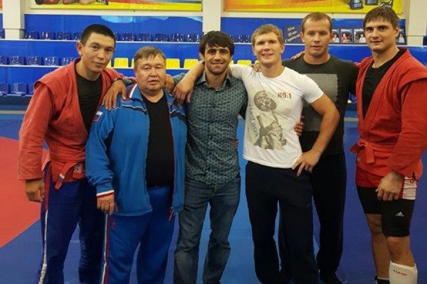 В гостях у самбистов УГМК побывал олимпийский чемпион Рио Беслан Мудранов