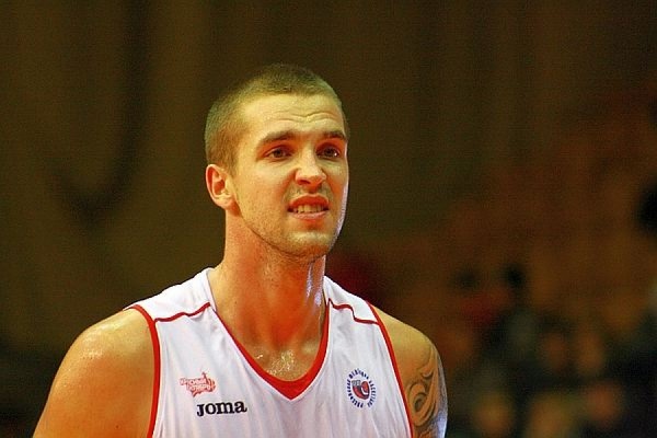 Экс-баскетболист питерского «Зенита» Артем Комиссаров перешел в «Урал»