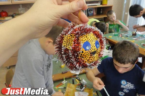 «Поступают чуть ли не в одних трусах». Екатеринбуржцы собирают одежду для детского приемника в Березовском