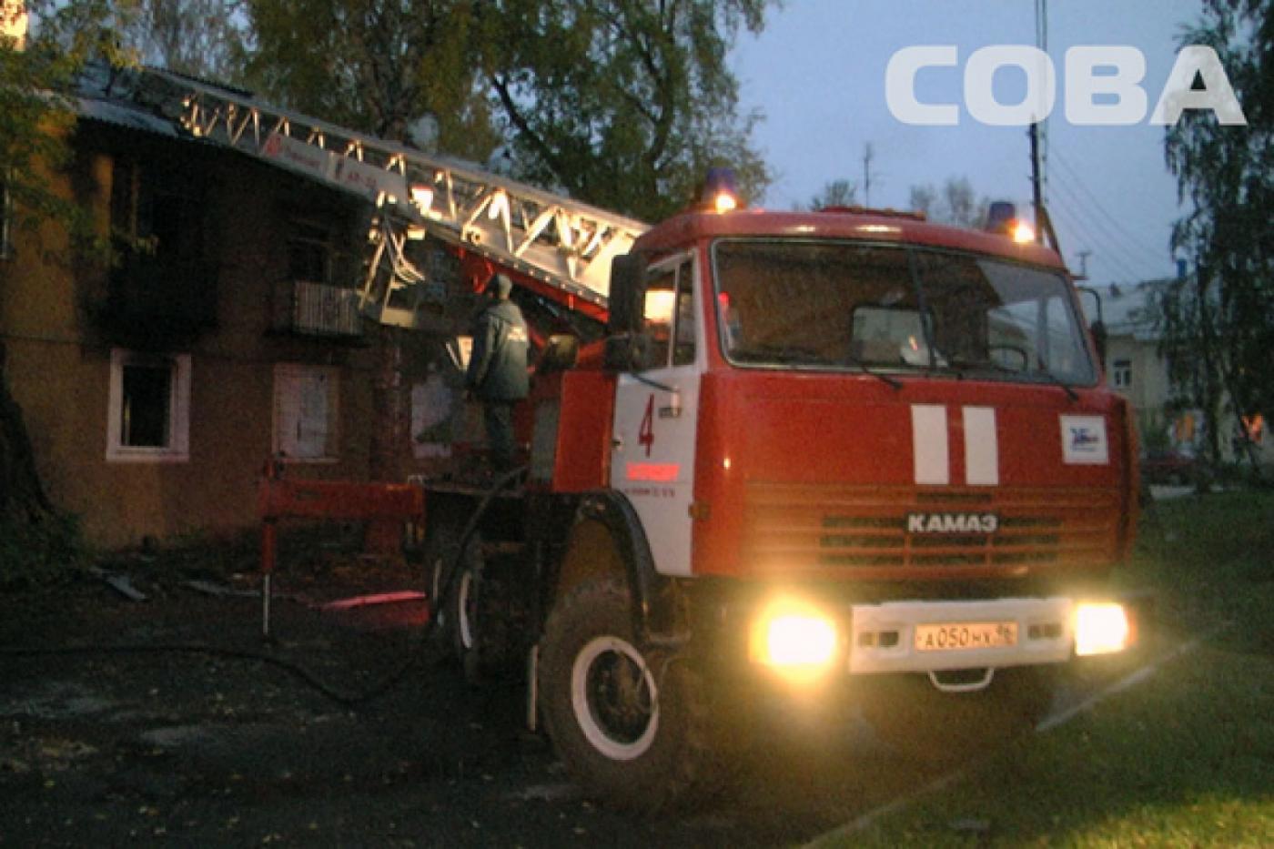 На Энтузиастов сгорел отселенный дом - Фото 1