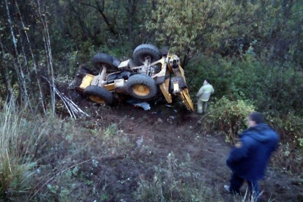 На Пермском тракте рейсовый автобус столкнулся с экскаватором. Пострадал один человек