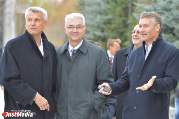 «Поделись улыбкою своей». Усмешки и ухмылки известных людей в праздничной подборке от JustMedia