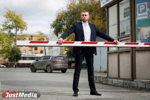 Автогонщик Артем Вохринцев: «Когда идут дожди – лучше работается». В понедельник в Екатеринбурге пасмурно. ФОТО