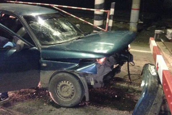 Подростки, уходя от ГИБДД на угнанном автомобиле, попали в ДТП