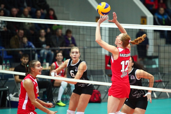 «Уралочка-НТМК» начала чемпионат России с победы, разгромив «Метар» со счетом 3:1