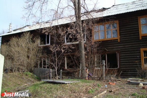 О домах-призраках и несостоявшихся переселенцах из Свердловской области Путину доложит Медведев - Фото 1