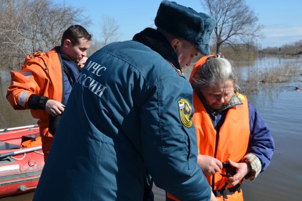 Из затопленных районов Ирбита эвакуируют людей - Фото 1