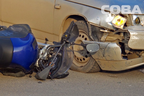 В ДТП возле «Радуга-Парка» серьезные травмы получил мотоциклист - Фото 1