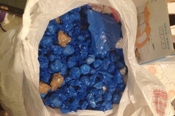 Сотрудники Уральской оперативной таможней изъяли более килограмма героина - Фото 1