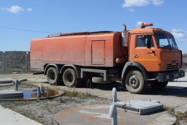 В Екатеринбурге два нетрезвых гражданина попытались угнать КАМАЗ - Фото 1