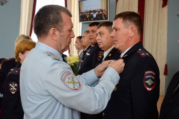 Свыше 30 свердловских полицейских получили награды за службу - Фото 1