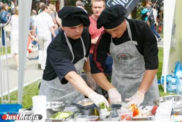 В Екатеринбурге новый тренд маркетинга: фуд-фесты кормят и продвигают - Фото 1