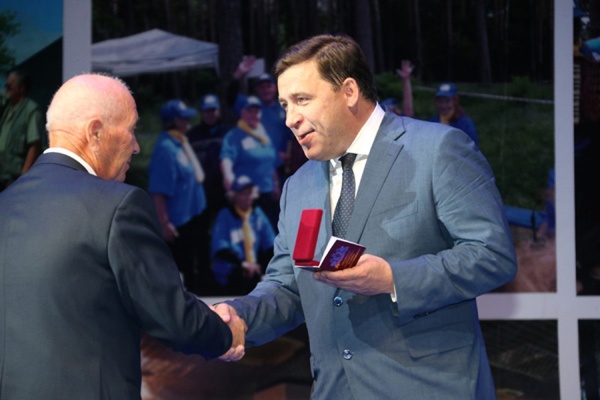 Губернатор пообещал пожилым свердловчанам достойные условия жизни - Фото 1