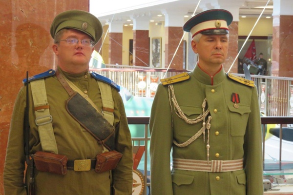 В музее военной техники УГМК школьникам показали живую историю - Фото 1