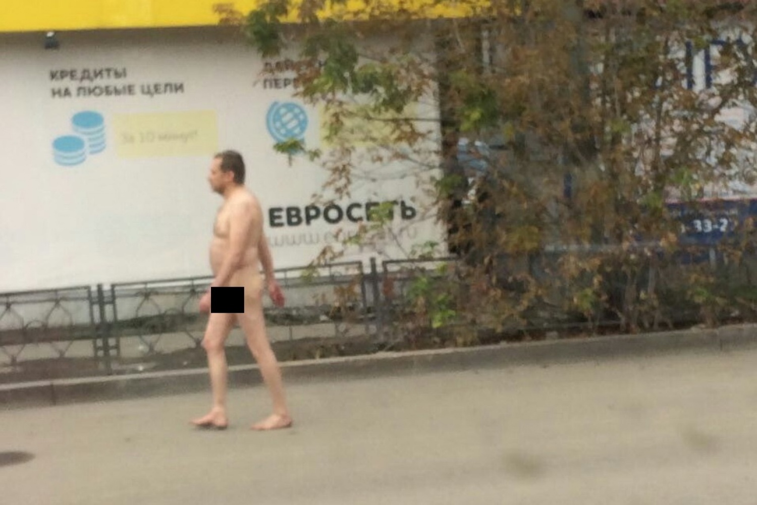 голый мужик на пробежке