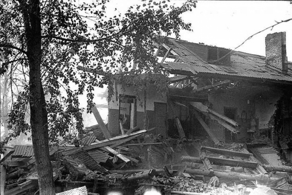 Раненые люди, разрушенные дома и выбитые стекла: в соцсетях вспоминают последствия взрыва на Сортировке. ФОТО - Фото 1