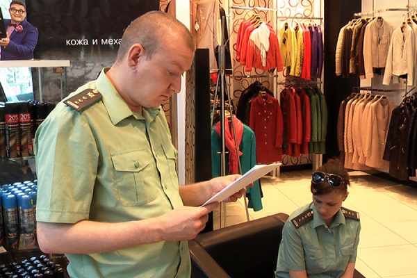 Продавцы меха незаконно возобновили свою работу в закрытом ТЦ Mondial - Фото 1