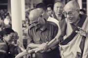 Уральский фотопутешественник сделал уникальные снимки с учений Далай-ламы