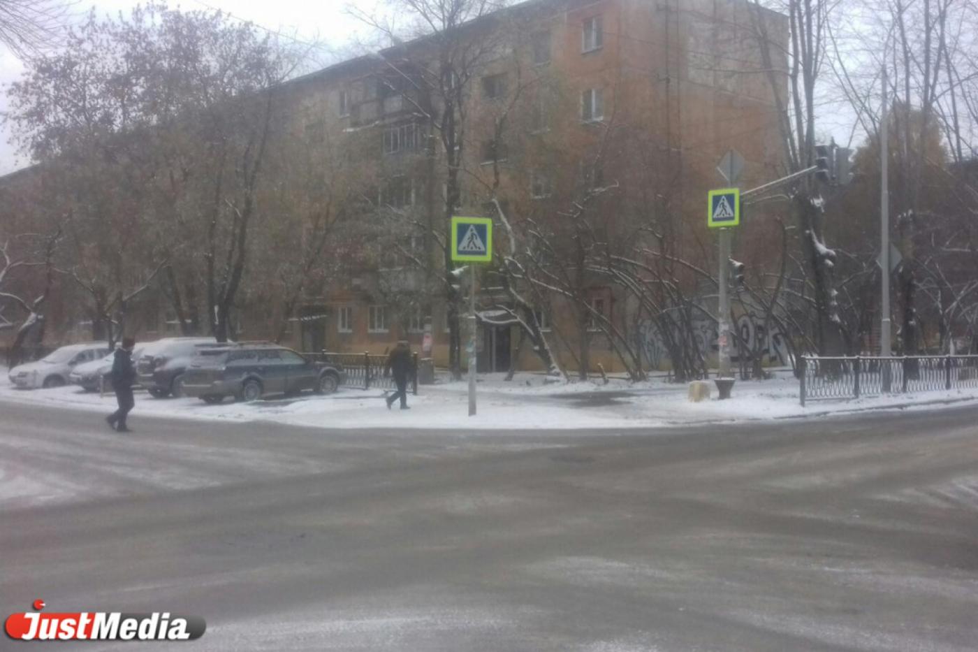 На одном из перекрестков Уралмаша второй день не работают светофоры - Фото 1