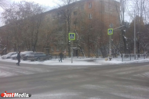 На одном из перекрестков Уралмаша второй день не работают светофоры - Фото 1